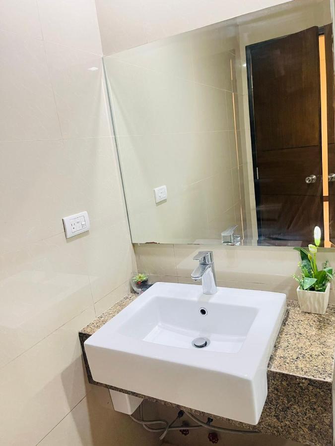Mactan Newtown Beach Condo Đảo Mactan Ngoại thất bức ảnh
